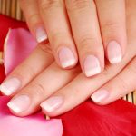Sfaturi despre cum sa iti pastrezi unghiile in stare perfecta