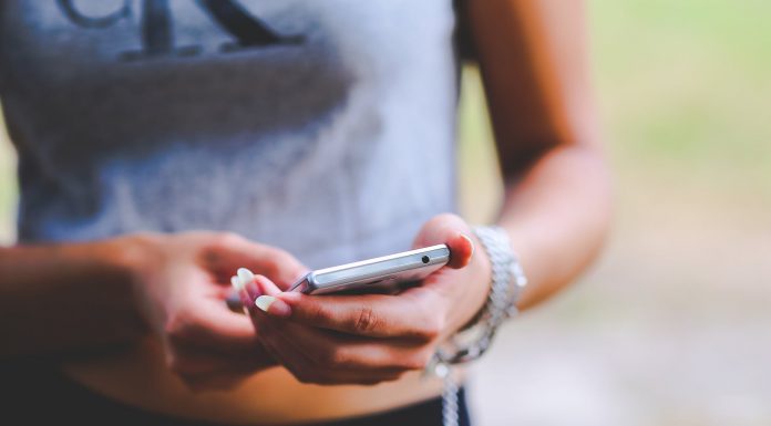 Nu ma pot opri din a-mi cauta fostul pe retelele sociale