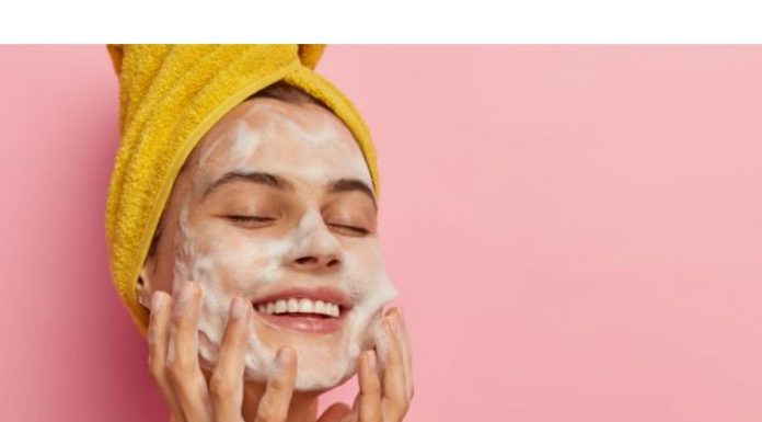 Cele mai bune 12 produse de curatare a fetei