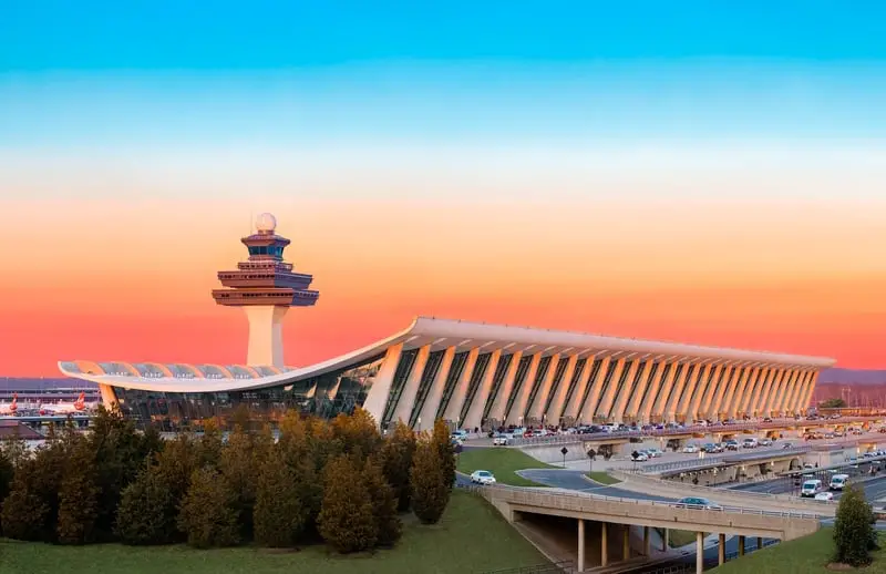 cel mai mare aeroport din lume dupa zona