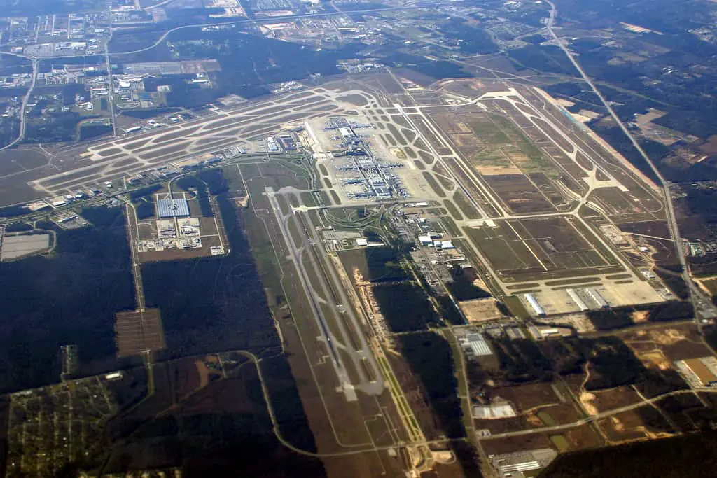 cel mai mare aeroport din lume dupa zona