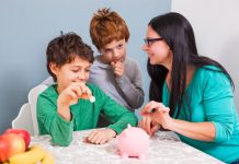 Invata copiii despre bani: Lectii financiare pentru fiecare varsta