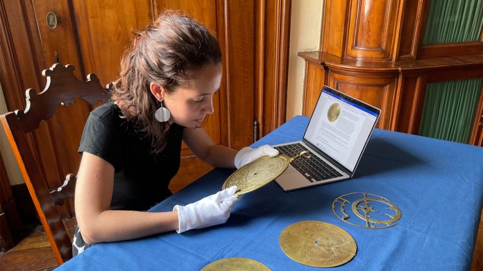 acest-astrolab-medieval-are-atat-marcaje-arabe-cat-si-ebraice-iata-ce-inseamna.jpg