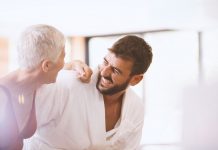 De ce femeile mature tind sa se indragosteasca de barbati mai tineri?